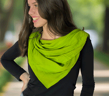 Naložite sliko v pregledovalnik galerije, ženski šal poletni šali enobarvni zelena modni sal sali prehodni sal zelen bombaž bombaz svila ženski šali moda modni dodatki udoben šal mehek sal jesenski šal modni dodatek ženski šal