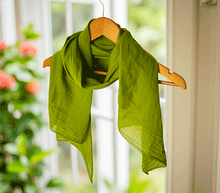 Naložite sliko v pregledovalnik galerije, ženski šal poletni šali enobarvni zelena modni sal sali prehodni sal zelen bombaž bombaz svila ženski šali moda modni dodatki udoben šal mehek sal jesenski šal modni dodatek ženski šal