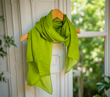 Naložite sliko v pregledovalnik galerije, ženski šal poletni šali enobarvni zelena modni sal sali prehodni sal zelen bombaž bombaz svila ženski šali moda modni dodatki udoben šal mehek sal jesenski šal modni dodatek ženski šal