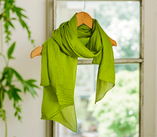 Naložite sliko v pregledovalnik galerije, ženski šal poletni šali enobarvni zelena modni sal sali prehodni sal zelen bombaž bombaz svila ženski šali moda modni dodatki udoben šal mehek sal jesenski šal modni dodatek ženski šal