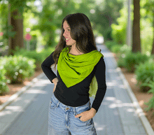 Naložite sliko v pregledovalnik galerije, ženski šal poletni šali enobarvni zelena modni sal sali prehodni sal zelen bombaž bombaz svila ženski šali moda modni dodatki udoben šal mehek sal jesenski šal modni dodatek ženski šal