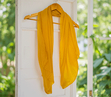 Naložite sliko v pregledovalnik galerije, ženski šal poletni šali enobarvni rumena modni sal sali prehodni sal rumen bombaž bombaz svila ženski šali moda modni dodatki udoben šal mehek sal jesenski šal modni dodatek ženski šal