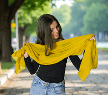 Naložite sliko v pregledovalnik galerije, ženski šal poletni šali enobarvni rumena modni sal sali prehodni sal rumen bombaž bombaz svila ženski šali moda modni dodatki udoben šal mehek sal jesenski šal modni dodatek ženski šal