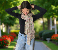 Naložite sliko v pregledovalnik galerije, ženski šal poletni šali rožice modni sal rože sali prehodni sal cvetlice bombaž bombaz svila ženski šali moda udoben šal mehek sal jesenski šal ženski šal rožice rozice