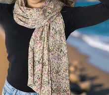 Naložite sliko v pregledovalnik galerije, ženski šal poletni šali rožice modni sal rože sali prehodni sal cvetlice bombaž bombaz svila ženski šali moda udoben šal mehek sal jesenski šal ženski šal rožice rozice