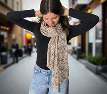 Naložite sliko v pregledovalnik galerije, ženski šal poletni šali rožice modni sal rože sali prehodni sal cvetlice bombaž bombaz svila ženski šali moda udoben šal mehek sal jesenski šal ženski šal rožice rozice