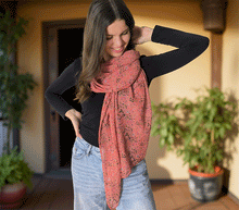 Naložite sliko v pregledovalnik galerije, ženski šal poletni šali rožice modni sal rože sali prehodni sal cvetlice bombaž bombaz svila ženski šali moda udoben šal mehek sal jesenski šal ženski šal rožice