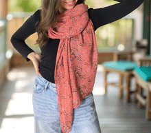 Naložite sliko v pregledovalnik galerije, ženski šal poletni šali rožice modni sal rože sali prehodni sal cvetlice bombaž bombaz svila ženski šali moda udoben šal mehek sal jesenski šal ženski šal rožice