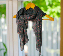 Naložite sliko v pregledovalnik galerije, ženski šal poletni šali rožice modni sal rože sali prehodni sal cvetlice bombaž bombaz svila ženski šali moda udoben šal mehek sal jesenski šal ženski šal rožice rozice