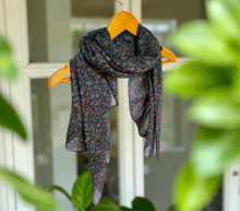 Naložite sliko v pregledovalnik galerije, ženski šal poletni šali rožice modni sal rože sali prehodni sal cvetlice bombaž bombaz svila ženski šali moda udoben šal mehek sal jesenski šal ženski šal rožice rozice