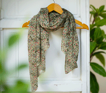 Naložite sliko v pregledovalnik galerije, ženski šal poletni šali rožice modni sal rože sali prehodni sal cvetlice bombaž bombaz svila ženski šali moda udoben šal mehek sal jesenski šal ženski šal rožice rozice