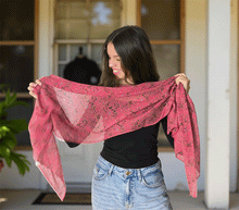 Naložite sliko v pregledovalnik galerije, ženski šal poletni šali rožice modni sal rože sali prehodni sal cvetlice bombaž bombaz svila ženski šali moda udoben šal mehek sal jesenski šal ženski šal rožice