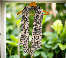 Naložite sliko v pregledovalnik galerije, ženski šal poletni šali rožice modni sal rože sali prehodni sal cvetlice bombaž bombaz svila ženski šali moda udoben šal mehek sal jesenski šal ženski šal rožice modni šal šal občutljiva koža ugodni šali