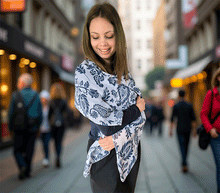 Naložite sliko v pregledovalnik galerije, ženski šal poletni šali rožice modni sal rože sali prehodni sal cvetlice bombaž bombaz svila ženski šali moda udoben šal mehek sal jesenski šal ženski šal rožice modni šal šal občutljiva koža ugodni šali