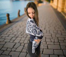 Naložite sliko v pregledovalnik galerije, ženski šal poletni šali rožice modni sal rože sali prehodni sal cvetlice bombaž bombaz svila ženski šali moda udoben šal mehek sal jesenski šal ženski šal rožice modni šal šal občutljiva koža ugodni šali