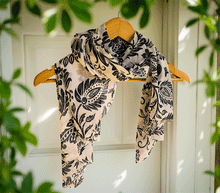 Naložite sliko v pregledovalnik galerije, ženski šal poletni šali rožice modni sal rože sali prehodni sal cvetlice bombaž bombaz svila ženski šali moda udoben šal mehek sal jesenski šal ženski šal rožice modni šal šal občutljiva koža ugodni šali