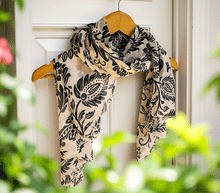 Naložite sliko v pregledovalnik galerije, ženski šal poletni šali rožice modni sal rože sali prehodni sal cvetlice bombaž bombaz svila ženski šali moda udoben šal mehek sal jesenski šal ženski šal rožice modni šal šal občutljiva koža ugodni šali