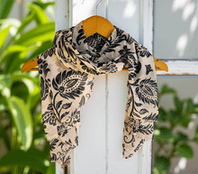 Naložite sliko v pregledovalnik galerije, ženski šal poletni šali rožice modni sal rože sali prehodni sal cvetlice bombaž bombaz svila ženski šali moda udoben šal mehek sal jesenski šal ženski šal rožice modni šal šal občutljiva koža ugodni šali