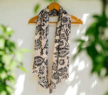 Naložite sliko v pregledovalnik galerije, ženski šal poletni šali rožice modni sal rože sali prehodni sal cvetlice bombaž bombaz svila ženski šali moda udoben šal mehek sal jesenski šal ženski šal rožice modni šal šal občutljiva koža ugodni šali