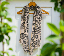 Naložite sliko v pregledovalnik galerije, ženski šal poletni šali rožice modni sal rože sali prehodni sal cvetlice bombaž bombaz svila ženski šali moda udoben šal mehek sal jesenski šal ženski šal rožice modni šal šal občutljiva koža ugodni šali