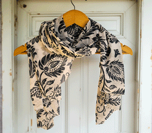 Naložite sliko v pregledovalnik galerije, ženski šal poletni šali rožice modni sal rože sali prehodni sal cvetlice bombaž bombaz svila ženski šali moda udoben šal mehek sal jesenski šal ženski šal rožice modni šal šal občutljiva koža ugodni šali