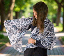 Naložite sliko v pregledovalnik galerije, ženski šal poletni šali rožice modni sal rože sali prehodni sal cvetlice bombaž bombaz svila ženski šali moda udoben šal mehek sal jesenski šal ženski šal rožice modni šal šal občutljiva koža ugodni šali