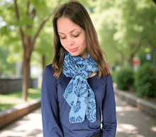 Naložite sliko v pregledovalnik galerije, ženski šal poletni šali rožice modni sal rože sali prehodni sal cvetlice bombaž bombaz svila ženski šali moda udoben šal mehek sal jesenski šal ženski šal rožice modni šal šal občutljiva koža ugodni šali