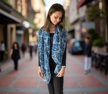 Naložite sliko v pregledovalnik galerije, ženski šal poletni šali rožice modni sal rože sali prehodni sal cvetlice bombaž bombaz svila ženski šali moda udoben šal mehek sal jesenski šal ženski šal rožice modni šal šal občutljiva koža ugodni šali