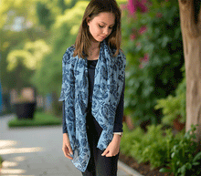 Naložite sliko v pregledovalnik galerije, ženski šal poletni šali rožice modni sal rože sali prehodni sal cvetlice bombaž bombaz svila ženski šali moda udoben šal mehek sal jesenski šal ženski šal rožice modni šal šal občutljiva koža ugodni šali