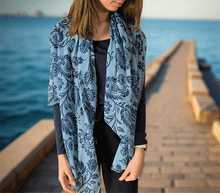 Naložite sliko v pregledovalnik galerije, ženski šal poletni šali rožice modni sal rože sali prehodni sal cvetlice bombaž bombaz svila ženski šali moda udoben šal mehek sal jesenski šal ženski šal rožice modni šal šal občutljiva koža ugodni šali