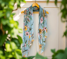 Naložite sliko v pregledovalnik galerije, ženski šal poletni šali rožice modni sal rože sali prehodni sal cvetlice bombaž bombaz svila ženski šali moda udoben šal mehek sal jesenski šal ženski šal rožice modni šal