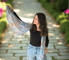 Naložite sliko v pregledovalnik galerije, ženski šal poletni šali rožice modni sal rože sali prehodni sal cvetlice bombaž bombaz svila ženski šali moda udoben šal mehek sal jesenski šal ženski šal rožice modni šal