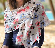 Naložite sliko v pregledovalnik galerije, ženski šal poletni šali rožice modni sal rože sali prehodni sal cvetlice bombaž bombaz svila ženski šali moda udoben šal mehek sal jesenski šal ženski šal rožice modni šal šal občutljiva koža ugodni šali