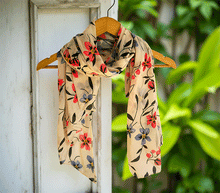 Naložite sliko v pregledovalnik galerije, ženski šal poletni šali rožice modni sal rože sali prehodni sal cvetlice bombaž bombaz svila ženski šali moda udoben šal mehek sal jesenski šal ženski šal rožice modni šal šal občutljiva koža ugodni šali