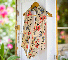 Naložite sliko v pregledovalnik galerije, ženski šal poletni šali rožice modni sal rože sali prehodni sal cvetlice bombaž bombaz svila ženski šali moda udoben šal mehek sal jesenski šal ženski šal rožice modni šal šal občutljiva koža ugodni šali