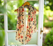 Naložite sliko v pregledovalnik galerije, ženski šal poletni šali rožice modni sal rože sali prehodni sal cvetlice bombaž bombaz svila ženski šali moda udoben šal mehek sal jesenski šal ženski šal rožice modni šal šal občutljiva koža ugodni šali