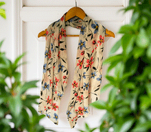 Naložite sliko v pregledovalnik galerije, ženski šal poletni šali rožice modni sal rože sali prehodni sal cvetlice bombaž bombaz svila ženski šali moda udoben šal mehek sal jesenski šal ženski šal rožice modni šal šal občutljiva koža ugodni šali