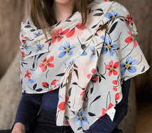 Naložite sliko v pregledovalnik galerije, ženski šal poletni šali rožice modni sal rože sali prehodni sal cvetlice bombaž bombaz svila ženski šali moda udoben šal mehek sal jesenski šal ženski šal rožice modni šal šal občutljiva koža ugodni šali