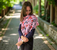 Naložite sliko v pregledovalnik galerije, ženski šal poletni šali rožice modni sal rože sali prehodni sal cvetlice bombaž bombaz svila ženski šali moda udoben šal mehek sal jesenski šal ženski šal rožice modni šal šal občutljiva koža ugodni šali