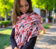 Naložite sliko v pregledovalnik galerije, ženski šal poletni šali rožice modni sal rože sali prehodni sal cvetlice bombaž bombaz svila ženski šali moda udoben šal mehek sal jesenski šal ženski šal rožice modni šal šal občutljiva koža ugodni šali