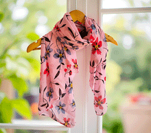 Naložite sliko v pregledovalnik galerije, ženski šal poletni šali rožice modni sal rože sali prehodni sal cvetlice bombaž bombaz svila ženski šali moda udoben šal mehek sal jesenski šal ženski šal rožice modni šal šal občutljiva koža ugodni šali