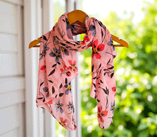 Naložite sliko v pregledovalnik galerije, ženski šal poletni šali rožice modni sal rože sali prehodni sal cvetlice bombaž bombaz svila ženski šali moda udoben šal mehek sal jesenski šal ženski šal rožice modni šal šal občutljiva koža ugodni šali