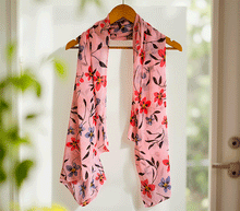 Naložite sliko v pregledovalnik galerije, ženski šal poletni šali rožice modni sal rože sali prehodni sal cvetlice bombaž bombaz svila ženski šali moda udoben šal mehek sal jesenski šal ženski šal rožice modni šal šal občutljiva koža ugodni šali
