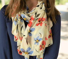 Naložite sliko v pregledovalnik galerije, ženski šal poletni šali rožice modni sal rože sali prehodni sal cvetlice bombaž bombaz svila ženski šali moda udoben šal mehek sal jesenski šal ženski šal rožice modni šal šal občutljiva koža ugodni šali