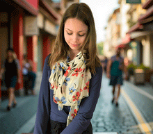 Naložite sliko v pregledovalnik galerije, ženski šal poletni šali rožice modni sal rože sali prehodni sal cvetlice bombaž bombaz svila ženski šali moda udoben šal mehek sal jesenski šal ženski šal rožice modni šal šal občutljiva koža ugodni šali