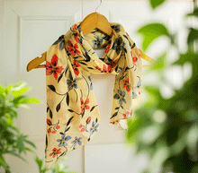 Naložite sliko v pregledovalnik galerije, ženski šal poletni šali rožice modni sal rože sali prehodni sal cvetlice bombaž bombaz svila ženski šali moda udoben šal mehek sal jesenski šal ženski šal rožice modni šal šal občutljiva koža ugodni šali