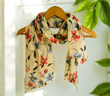 Naložite sliko v pregledovalnik galerije, ženski šal poletni šali rožice modni sal rože sali prehodni sal cvetlice bombaž bombaz svila ženski šali moda udoben šal mehek sal jesenski šal ženski šal rožice modni šal šal občutljiva koža ugodni šali