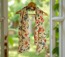 Naložite sliko v pregledovalnik galerije, ženski šal poletni šali rožice modni sal rože sali prehodni sal cvetlice bombaž bombaz svila ženski šali moda udoben šal mehek sal jesenski šal ženski šal rožice modni šal šal občutljiva koža ugodni šali