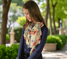 Naložite sliko v pregledovalnik galerije, ženski šal poletni šali rožice modni sal rože sali prehodni sal cvetlice bombaž bombaz svila ženski šali moda udoben šal mehek sal jesenski šal ženski šal rožice modni šal šal občutljiva koža ugodni šali