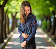 Naložite sliko v pregledovalnik galerije, ženski šal poletni šali rožice modni sal rože sali prehodni sal cvetlice bombaž bombaz svila ženski šali moda udoben šal mehek sal jesenski šal ženski šal rožice modni šal šal občutljiva koža ugodni šali